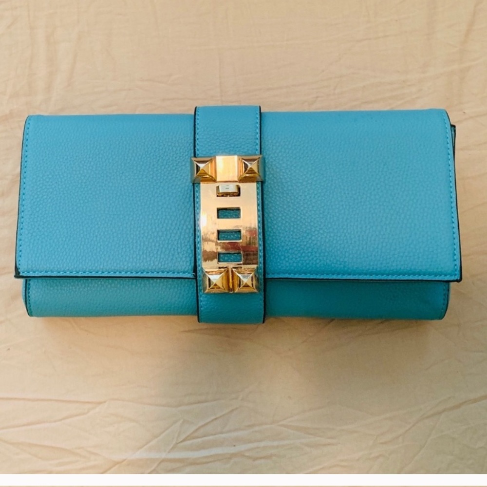 NWOT Classy clutch with gold detail